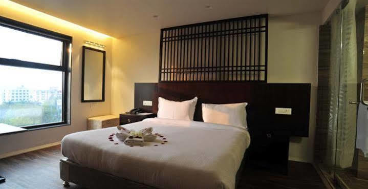 Grand Nakshatra Hotel Anand Luaran gambar